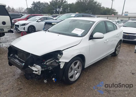 2013 Volvo S60 T5/T5 Platinum/T5 Premier/T5 Premier Plus z USA, uszkodzony, nr VIN YV1612FS8D1213879